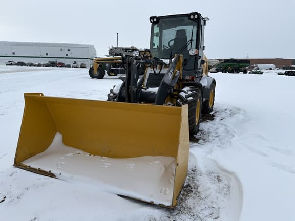 Image of John Deere 324L equipment image 4