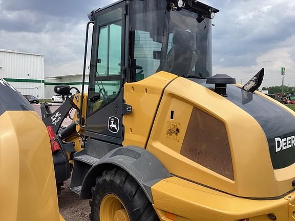 Image of John Deere 324L equipment image 3