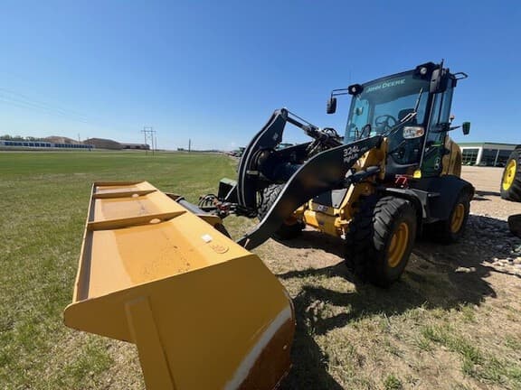 Image of John Deere 324L equipment image 2