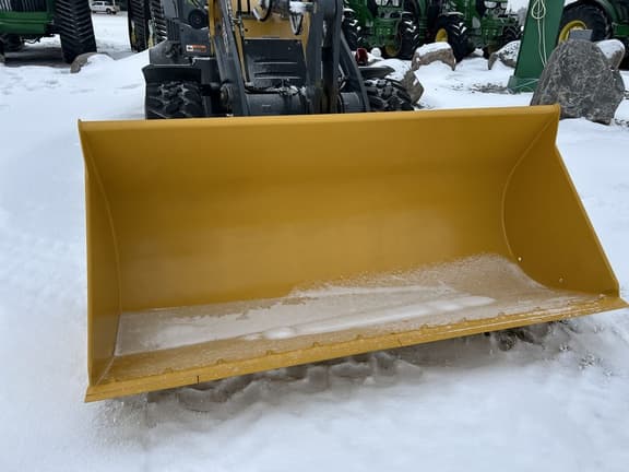 Image of John Deere 324L equipment image 4