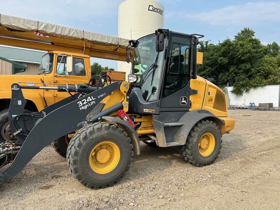 Image of John Deere 324L equipment image 4