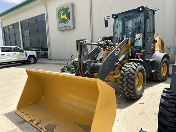 Image of John Deere 324L equipment image 4