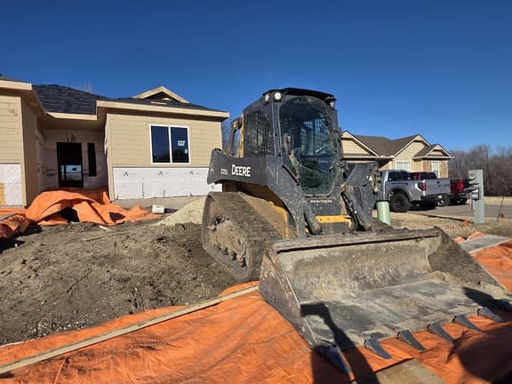 Image of John Deere 325G equipment image 3