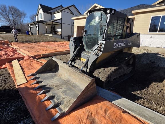 Image of John Deere 325G equipment image 1