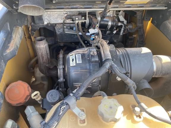 Image of John Deere 325G equipment image 4