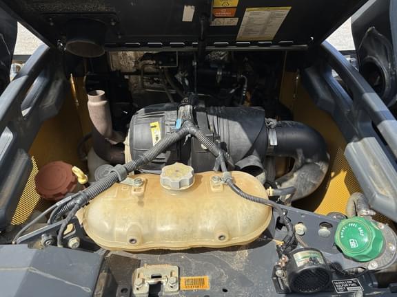 Image of John Deere 325G equipment image 4