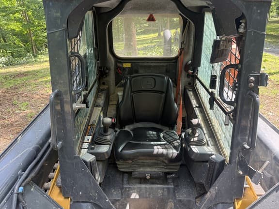 Image of John Deere 325G equipment image 4