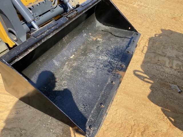 Image of John Deere 325G equipment image 4