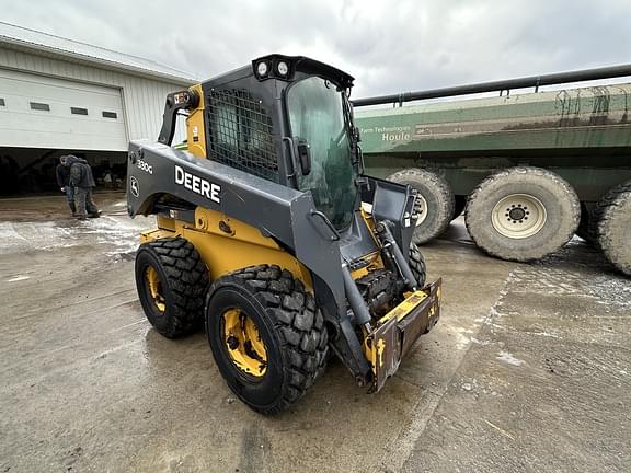 Image of John Deere 330G equipment image 2