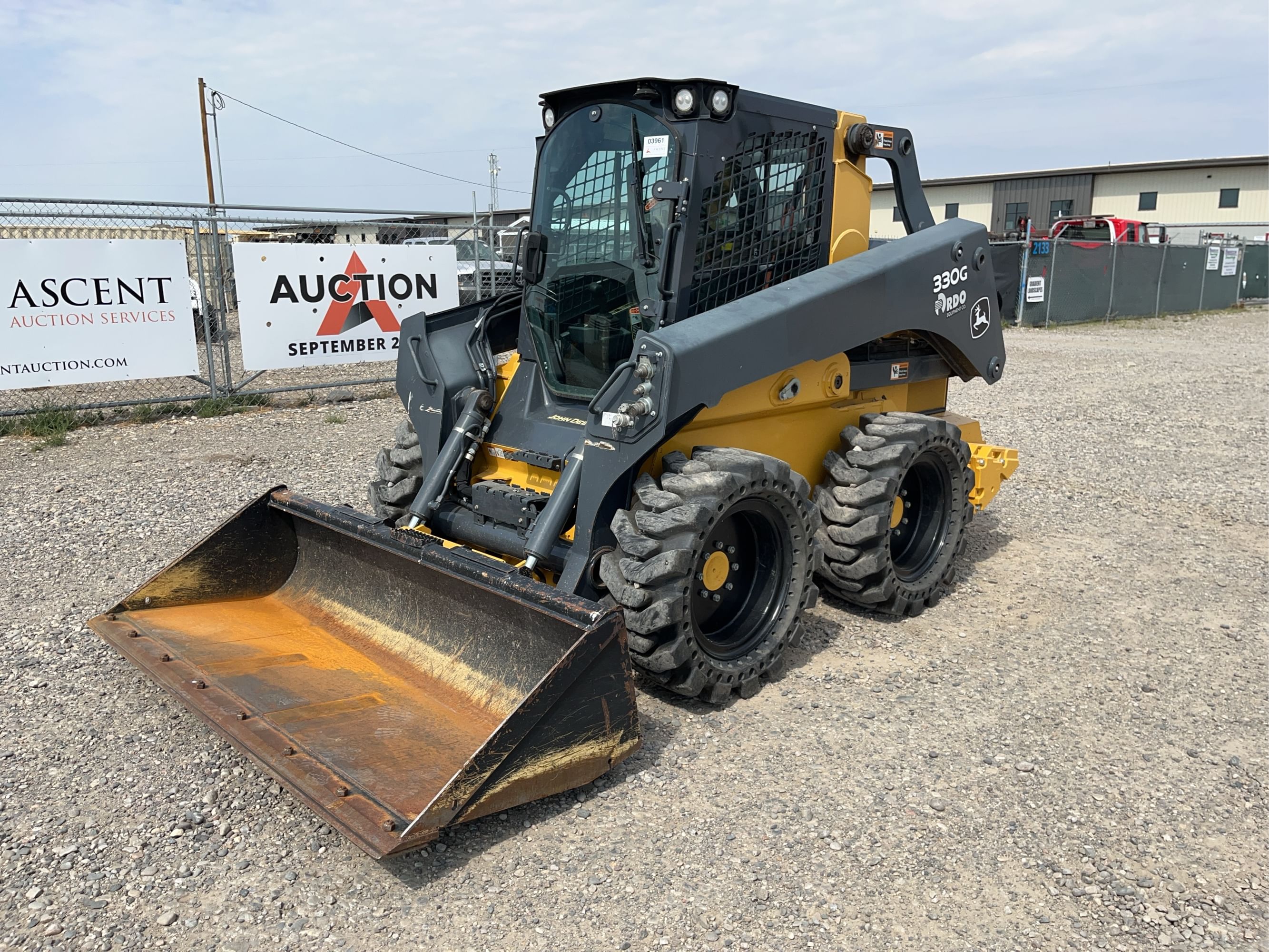 2019 John Deere 330G Equipment Image0