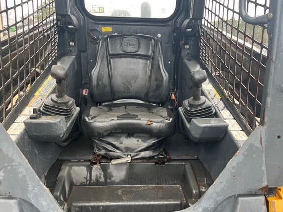 Image of John Deere 331G equipment image 4