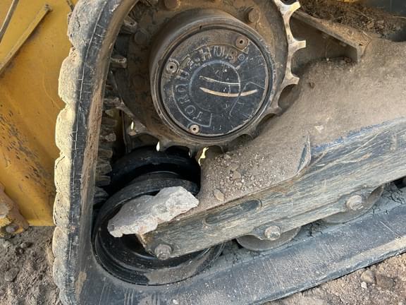 Image of John Deere 331G equipment image 4