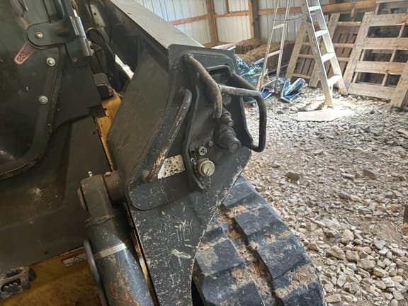 Image of John Deere 331G equipment image 4
