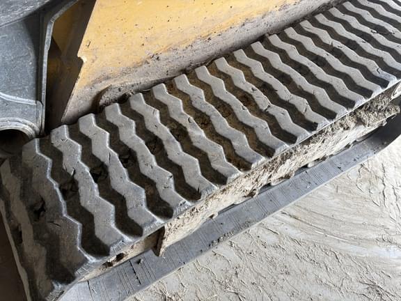 Image of John Deere 331G equipment image 3