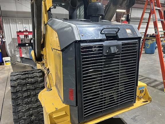 Image of John Deere 331G equipment image 3
