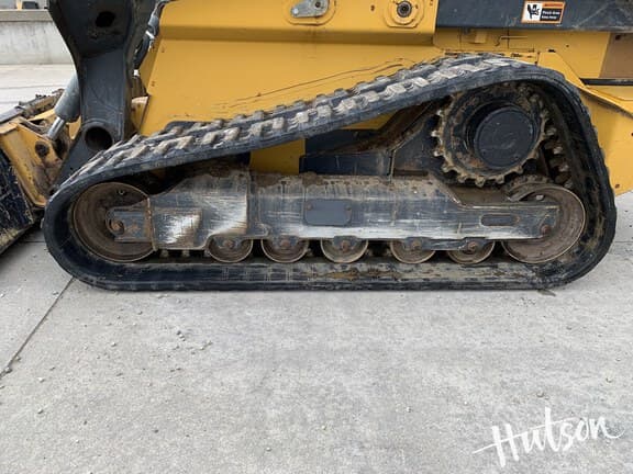 Image of John Deere 331G equipment image 4