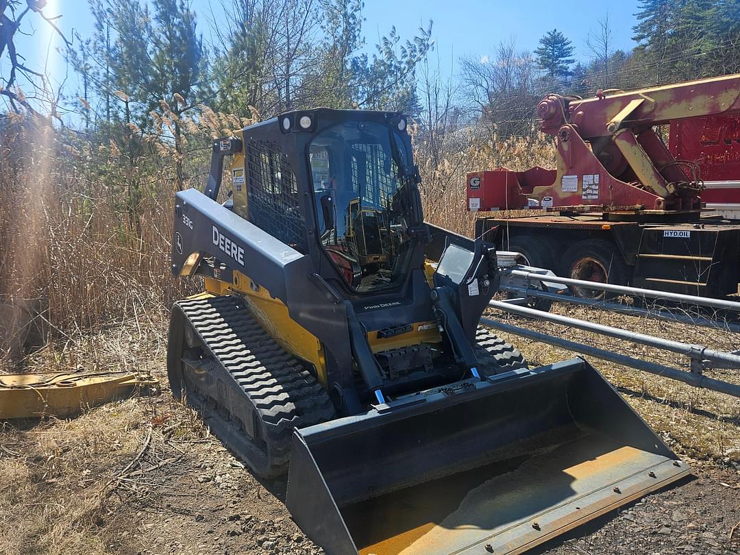 Image of John Deere 331G Image 0