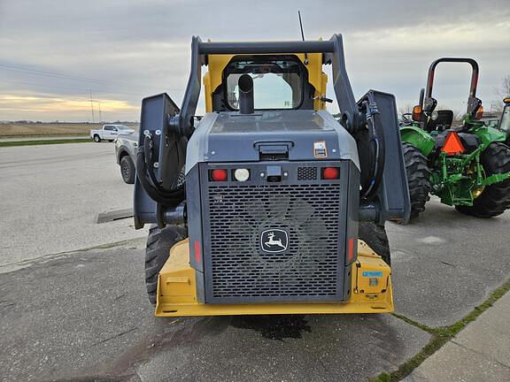 Image of John Deere 332G equipment image 2