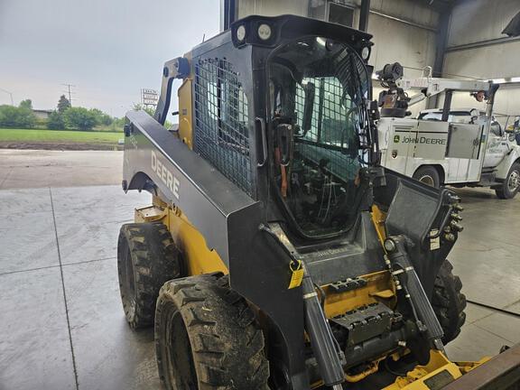 Image of John Deere 332G equipment image 1