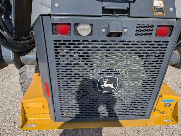 Image of John Deere 332G equipment image 4