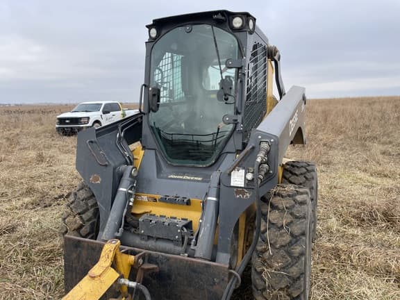 Image of John Deere 332G equipment image 2