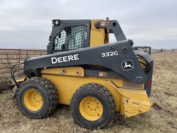 Image of John Deere 332G equipment image 4