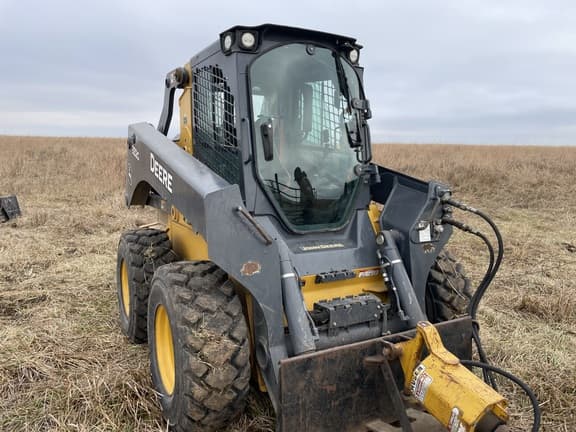 Image of John Deere 332G equipment image 1