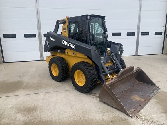 2020 John Deere 332G Equipment Image0