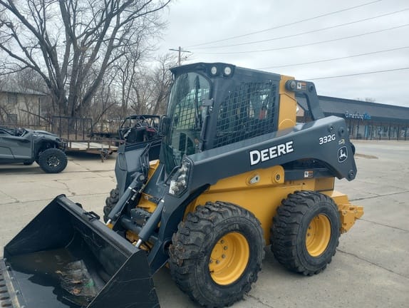 Main image John Deere 332G