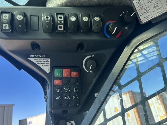 Image of John Deere 333G equipment image 4