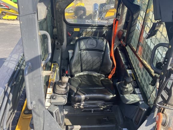 Image of John Deere 333G equipment image 4