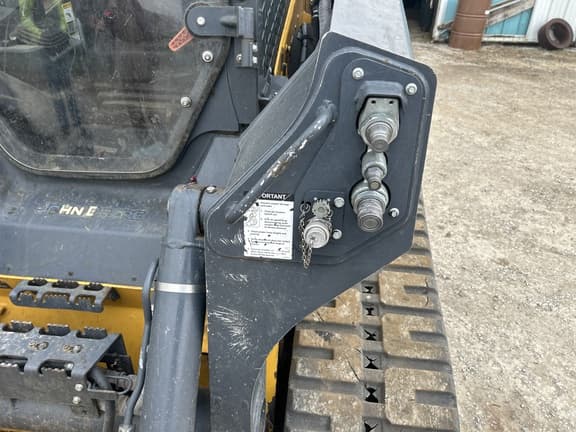 Image of John Deere 333G equipment image 1