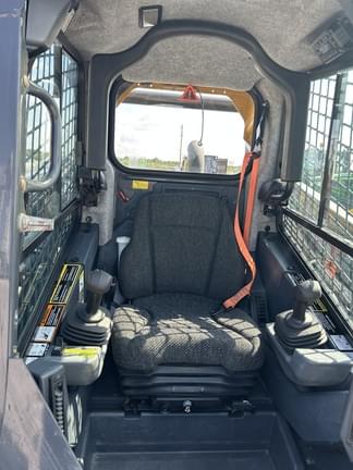 Image of John Deere 333G equipment image 4