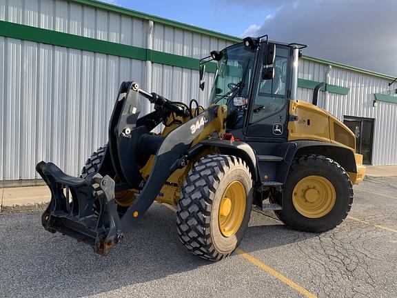 Image of John Deere 344L equipment image 3