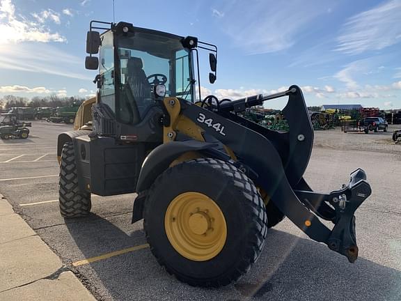 Image of John Deere 344L equipment image 4