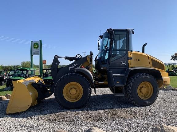Image of John Deere 344L equipment image 2