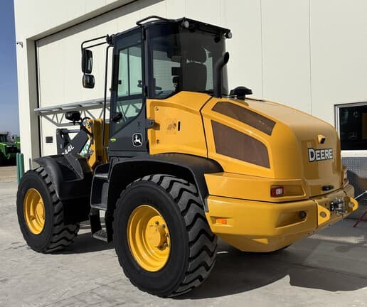 Image of John Deere 344L equipment image 4