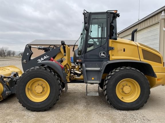 Image of John Deere 344L equipment image 2