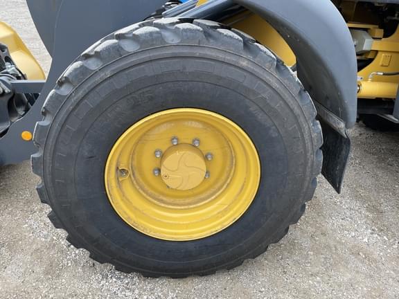 Image of John Deere 344L equipment image 4