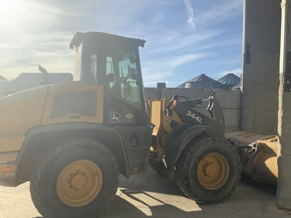 Image of John Deere 344L equipment image 1