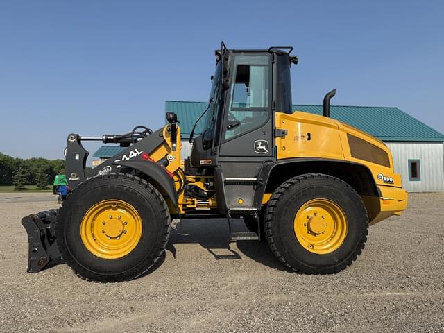 Image of John Deere 344L equipment image 1