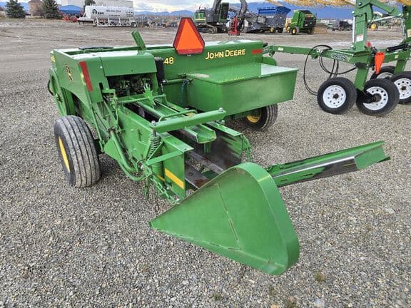 Image of John Deere 348 equipment image 2
