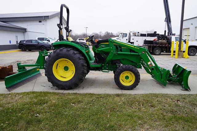 Image of John Deere 4044M equipment image 4