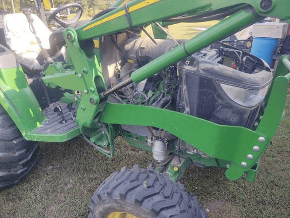 Image of John Deere 4044M equipment image 4