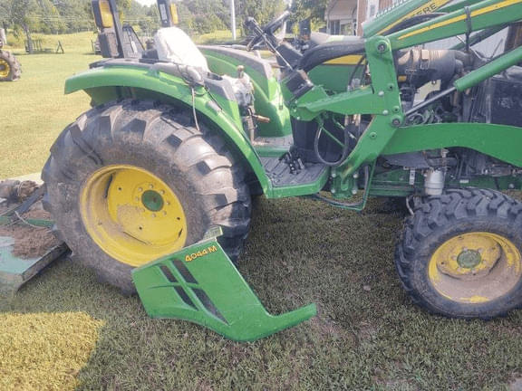 Image of John Deere 4044M equipment image 3
