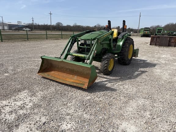 Image of John Deere 4044M equipment image 4