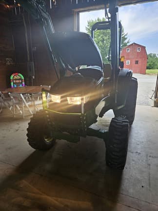 Image of John Deere 4044M equipment image 4