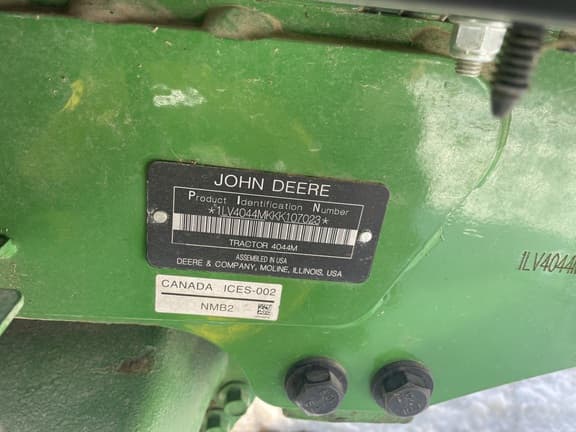 Image of John Deere 4044M equipment image 4