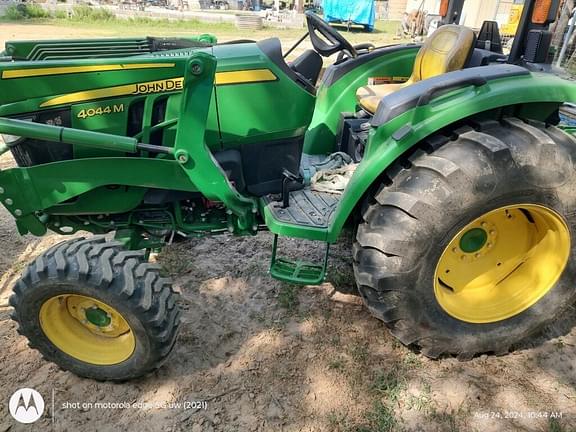 Image of John Deere 4044M equipment image 4