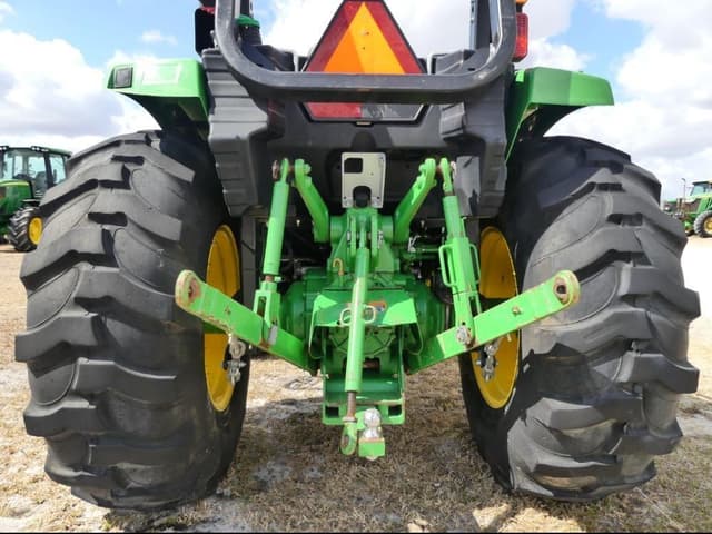 Image of John Deere 4044M equipment image 4